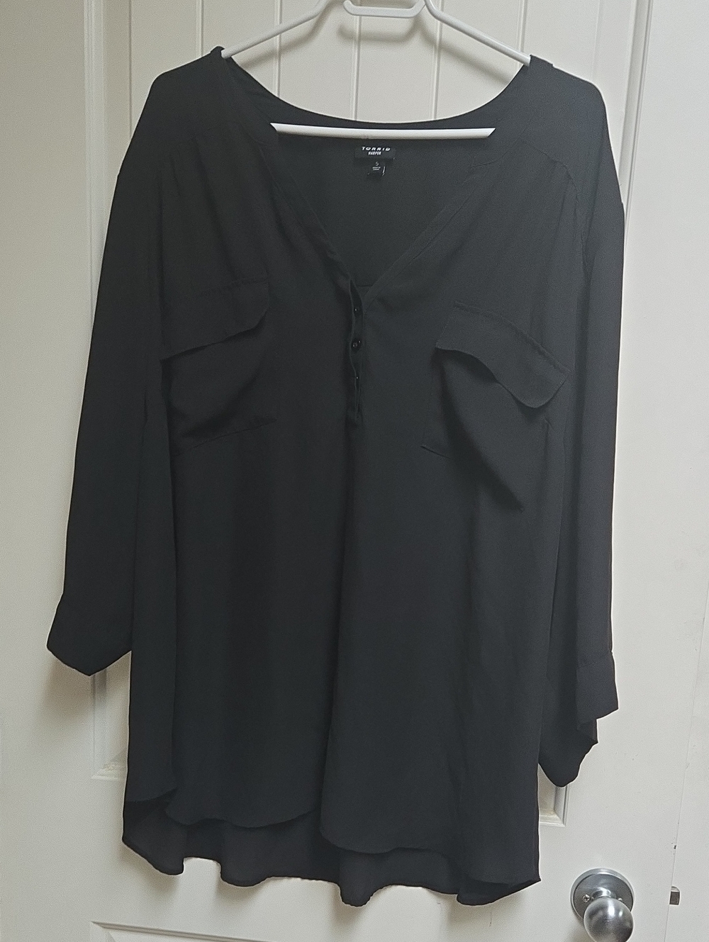 torrid Plus Size 5 Black Split-Neck Button Tunic with Chest Pockets 3/4 Sleeve